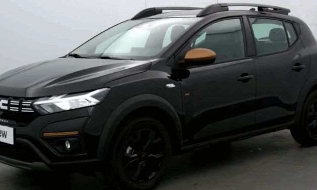 Quand une Dacia Sandero noire devient… l’arme d’une arnaque (et pas une vraie collision) !